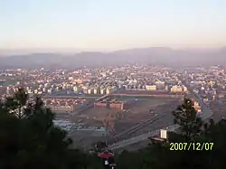 Blick über Zhaotong vom Fenghuang-Berg (凤凰山)