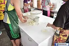 Xiaolongbao-Her­stel­lung am einfachen Restaurant in Yilan