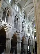 St-Étienne in Caen, Kämpfer der Gewölbe an der Basis des Obergadens, Emporenbasilika