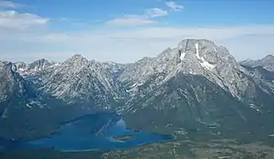 Von links nach rechts: Paintbrush Canyon, Mount Woodring, Leigh Canyon und Mount Moran; darunter Leigh Lake