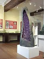 „Riesengeode“ mit Amethystenaus Brasilien.