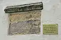 Steinerne Schrifttafel von 1396, die Grundsteinlegung des Turms bezeugend
