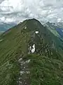 Blick vom Suggiture am Grat entlang zum Augstmatthorn-Hauptgipfel