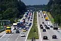 Stark befahrene A 8 bei Holzkirchen (Oberbayern)