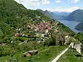 Das Dorf Brè vom Monte Brè aus