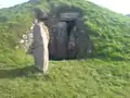 Südwestseite. Replik des Schlangensteins