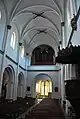 Kircheninneres mit Orgel