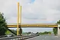 Brücke der Straße D 2020 über die A 20 im Süden der Gemeinde