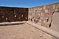 Halbunterirdischer Tempel, Teil einer Mauer