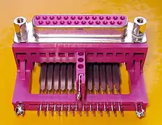 DB-25 (weiblich) 90°-Leiterplatten­montage, erhöht, pink für LPT/parallele Schnittstelle/Drucker­anschluss IEEE 1284
