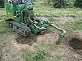 Demonstration der Funktionsweise des Ballenschneiders im Erdreich ohne Baum