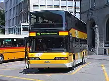Doppelstock-Postauto in St. Gallen