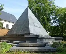 Die Grabpyramide (2012)