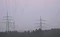 Mast der 380-kV-Leitung Engstlatt-Laufenburg südlich des Umspannwerks Engstlatt mit den blind endenden 220-kV-Stromkreis der einstigen Schwarzwaldleitung südlich des Umspannwerks Engstlatt