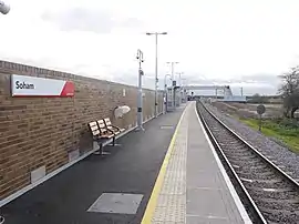 Bahnsteig des Bahnhofs von Soham (2021)