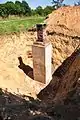 Etwa 3 Meter tief ausgegrabener Schornstein auf dem Kasemattendach