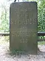 historischer Triangulationsstein Station Strauch auf dem Heideberg in Sachsen