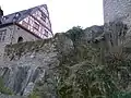 Mauerreste am Fuß des Hexenturms
