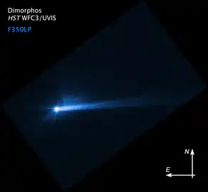 Auswurfmaterial nach dem DART-Einschlag durch das Hubble-Weltraumteleskop.