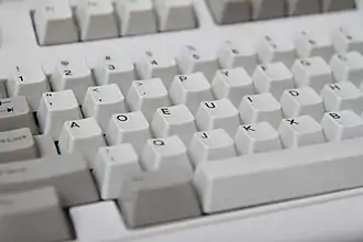 Ein zu einem Dvorak-Layout umgestecktes Model M, leicht durchführbar durch die abnehmbaren Tastenkappen.