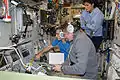 Gennady Padalka, Yuri Malenchenko und Sunita Williams am TORU in Swesda bei einem Dockingvorgang von Progress M-15M