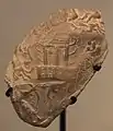 Abdruck eines Zylindersiegel. Auf dem Bild ist der rechte Teil mit dem Tempel zu sehen. (Louvre SB 2125)