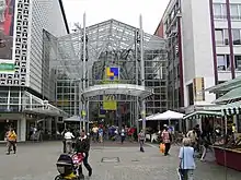 Blick vom Platz auf die Lloyd Passage