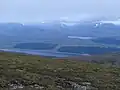 Blick vom Gipfel nach Westen über Loch Ericht und Loch Pattack