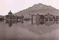 Luzern, links 1896 gebauter zweiter Bahnhof, rechts Seebrücke