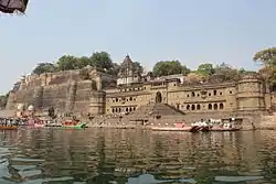 Das Fort und Ahilyabai-Tempel aus der Zeit der Holkar-Dynastie in Maheshwar