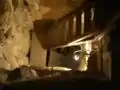 Schacht zur Grabkammer (mit modernen Holztreppen)