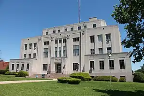 Miller County Courthouse (2015). Das 1939 fertiggestellte Courthouse weist Art-déco-Elemente auf und ist seit Mai 1998 im NRHP eingetragen.