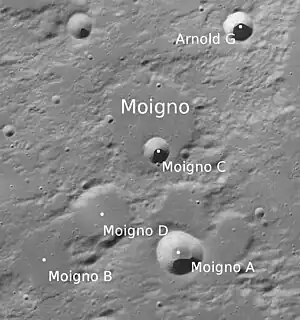 Moigno mit Nebenkratern (LROC-WAC)