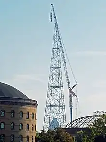 Montage bis 170 m mit einem Mobildrehkran