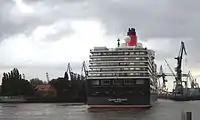 Der Nordostwind drückt das Heck des Schiffes zur Backbordseite; jetzt kommt das Azipod Steuersystem gezielt zum Einsatz