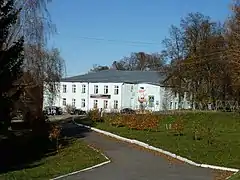 Als Rajonverwaltung und Kulturhaus genutzte frühere Kirche