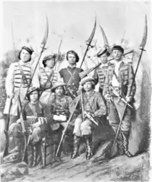 Mit Kriegssensen bewaffnete polnische Kämpfer 1863