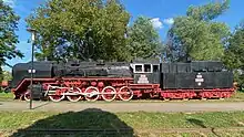 Seitenansicht der rumänischen Dampflokomotive CFR 150.038 im Freilichtmuseum Resita