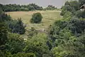 Blick aus südwestlicher Richtung auf das Kastellareal – im Hintergrund die Donau