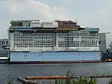Juni 2014 – Ausgedockte Sektion im Hafen der Meyer Werft