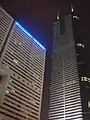 Das Gebäude bei Nacht