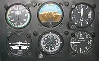 Die sechs grundlegenden Fluginstrumente für den Instrumentenflug.