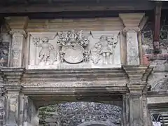 Relief über dem Portal zur Hauptburg
