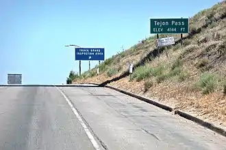 Schild auf der Passhöhe