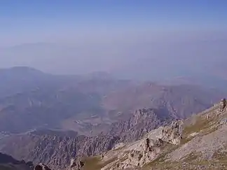 Blick hinab nach Chimgon und zum Chorvoq