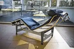 Chaise longue à position variable (B 306), Liege mit variabler Lage, 1928, mit Pierre Jeanneret und Le Corbusier