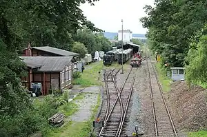 Bahnhof mit Empfangsgebäude und Werkstatt, 2017