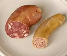 Kochwurst:  1) Geräucherte Blutwurst im Naturdarm,  2) geräucherte hessische Leberwurst im Naturdarm