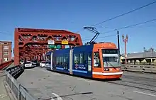 A streetcar on the Broadway Bridge in 2016