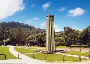 The Independent Companies Memorial with Mount Oberon in the background.
